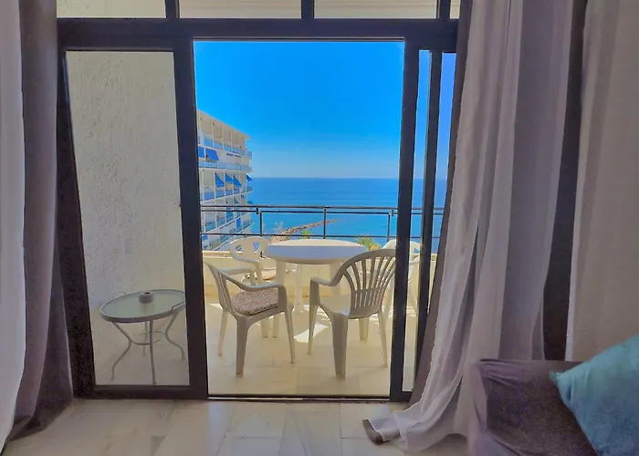 Skol 935 - Cozy 2-Bedroom Apartment With Amazing Sea Views